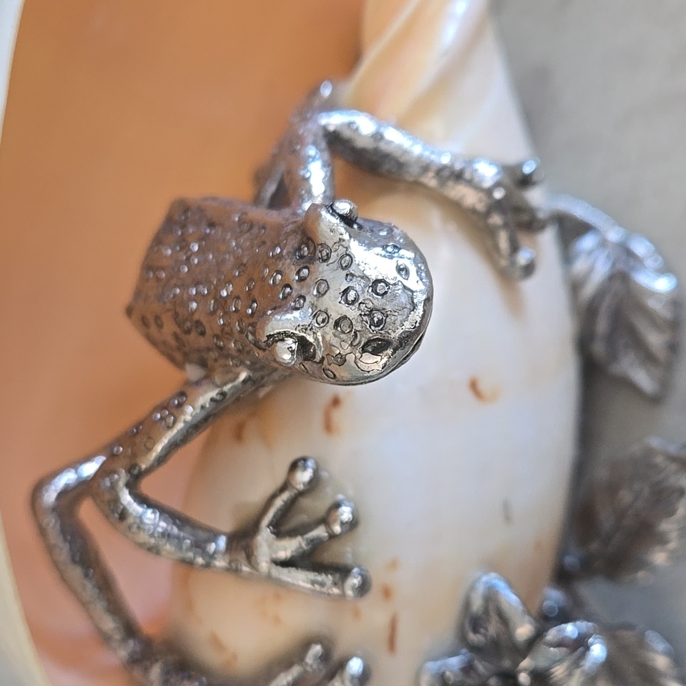 Pewter Melo Frog Shell Decor - Picture 4 of 6